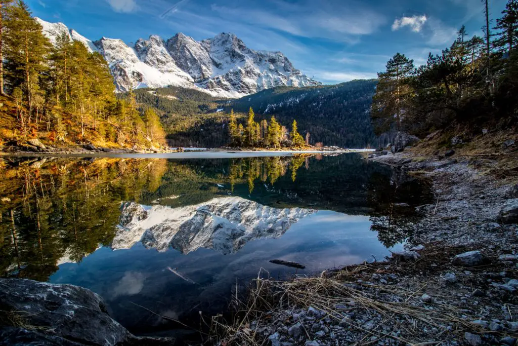 A Day in Paradise: Lake Eibsee's Charms Unveiled