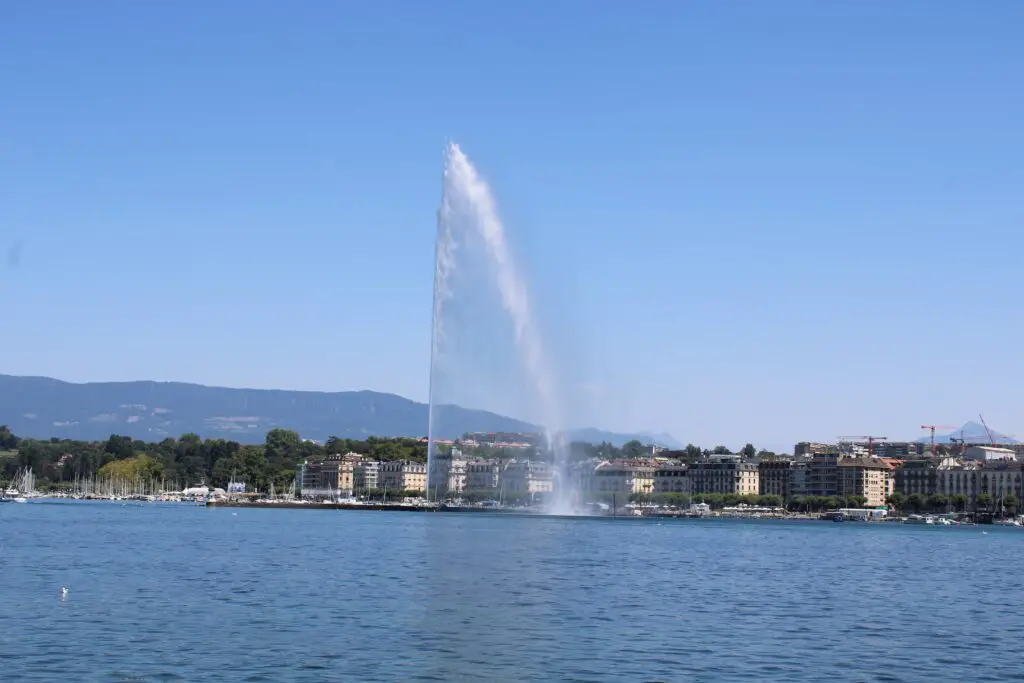 The Mesmerizing Geneva Fountain