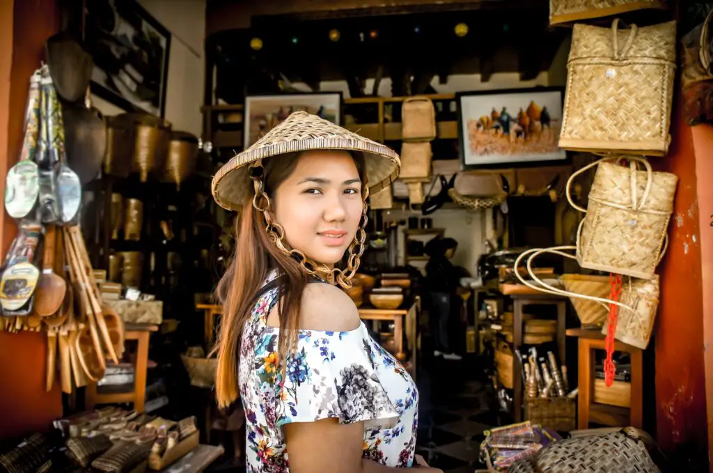 Local Artisans and Craftspeople: Shopping for Handmade Products in the Philippines