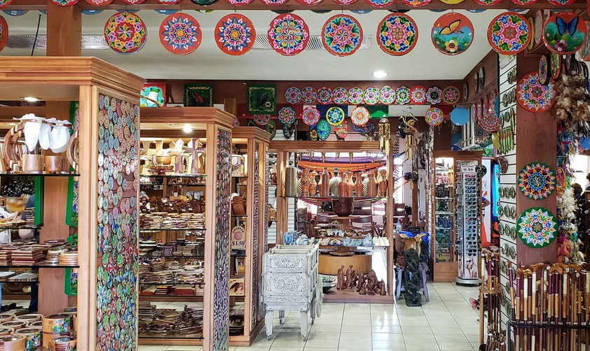 Exploring Costa Rican Culture and Shopping Experiences