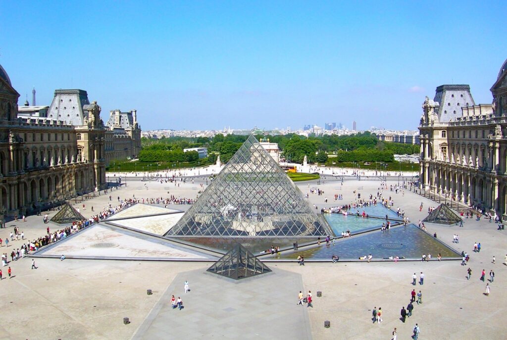 Experiencing the Magic of Paris: Must-Visit Attractions and Hidden Treasures